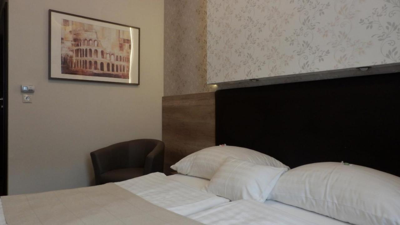 Caesar Panzio Otel Pápa Dış mekan fotoğraf