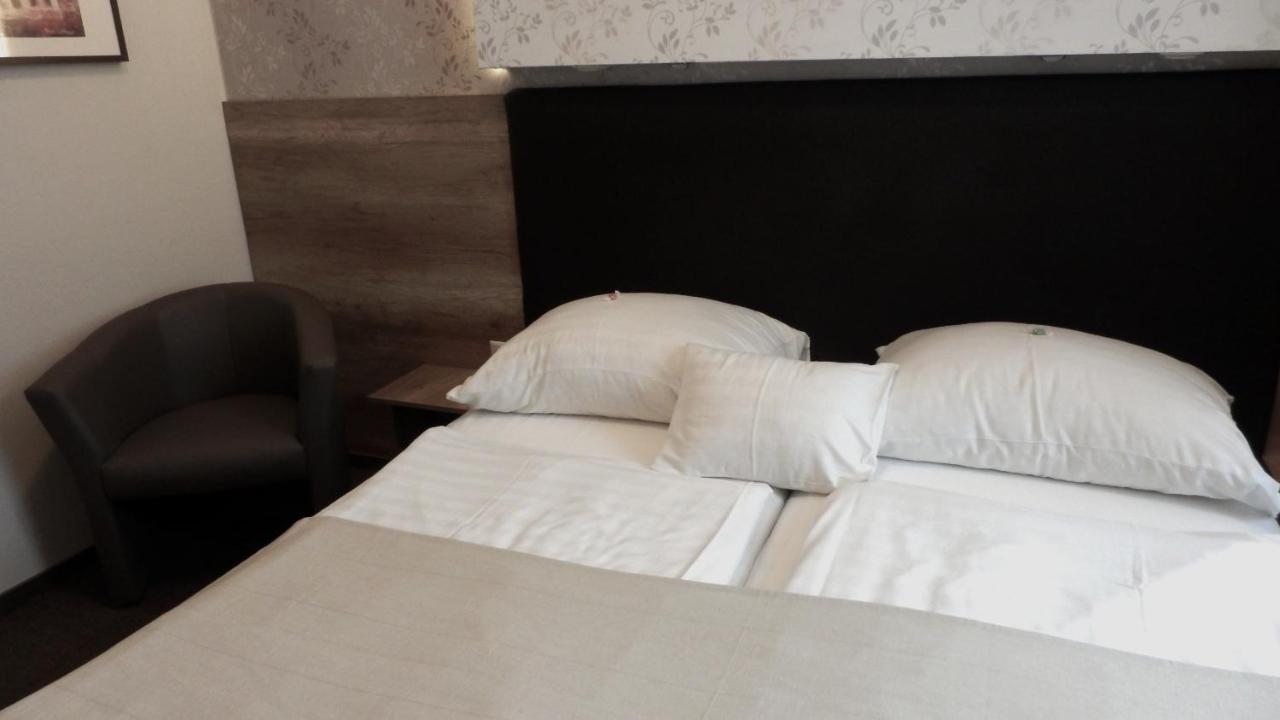 Caesar Panzio Otel Pápa Dış mekan fotoğraf