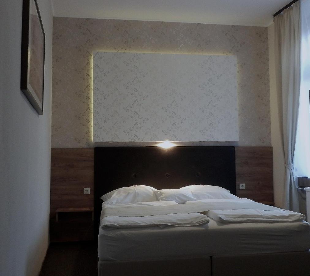 Caesar Panzio Otel Pápa Dış mekan fotoğraf